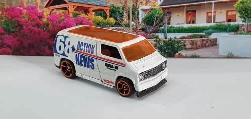 Hotwheels 77 Dodge Van