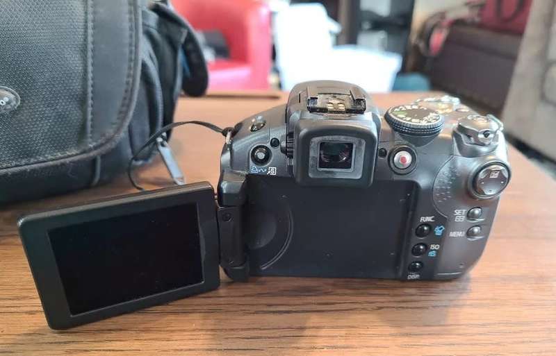 Canon PowerShot S5 IS 8.0MP 12x Optical Zoom Digital Camera PC1234