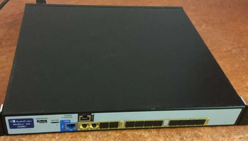 AudioCodes Mediant M800-4B-12L-P Multi-Service Business Gateway Midiant 800