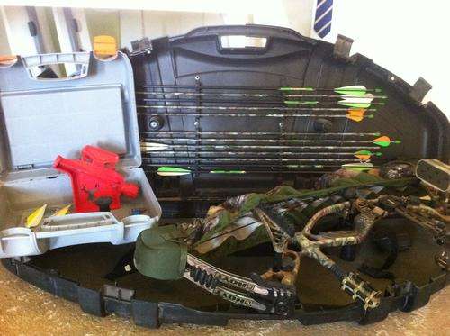 HOYT Vectrix Compund Bow and all Accessories