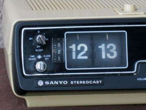 Retro 1970s Sanyo 'Stereocast' radio alarm flip clock