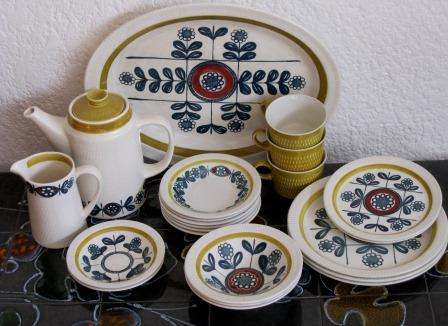 Retro 1960s Stavangerflint (Norway) 'Kon Tiki' 23 piece dinner set designed by Inger Waage