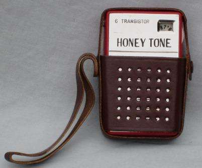 Retro 1960s Honey Tone pocket Transistor Radio, made in Japan