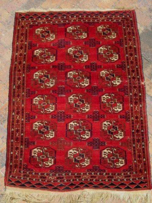 Vintage hand knotted carpet (145 x 97 cm)