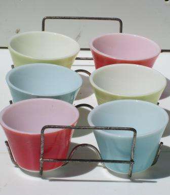 Set of six retro mid century 195Os pyrex snack / baked dessert bowls on the original metal tray