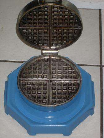 Retro vintage enamel waffle maker