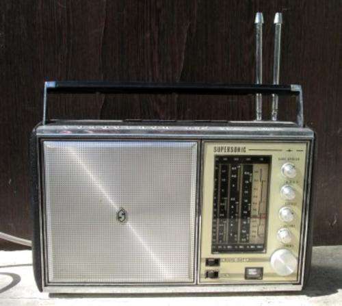 Retro 1960s Supersonic Conqueror 5 band FM / AM transistor radio made in Rhodesia