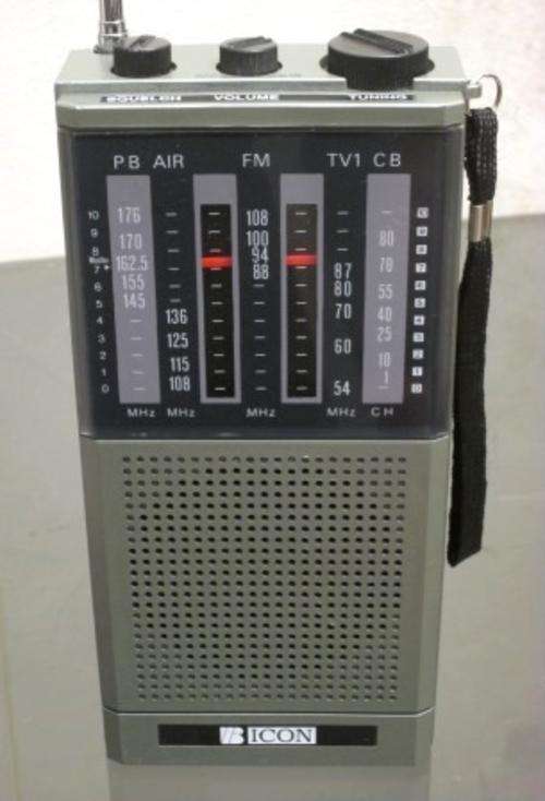 Vintage aircraft / police / weather / citizen band FM portable radio