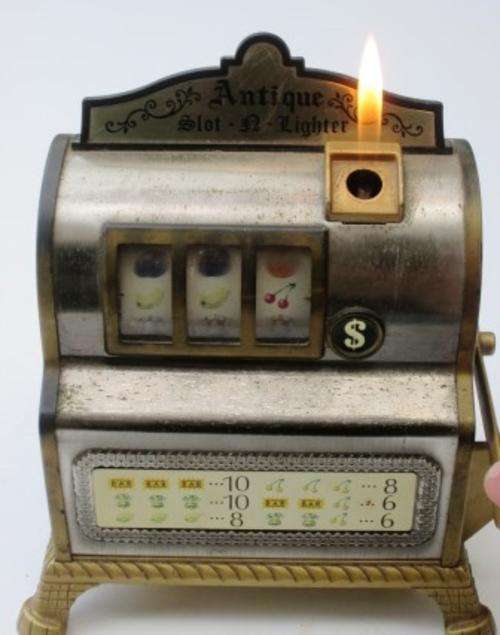 Retro mid century  novel tin plate Antique Slot - N - Lighter made by WACO Japan
