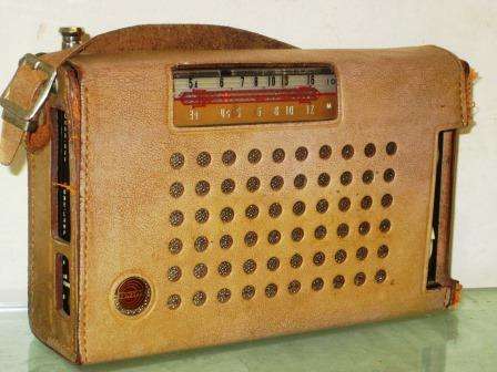 Rare retro vintage Tonette 2 band transistor radio made in Poland