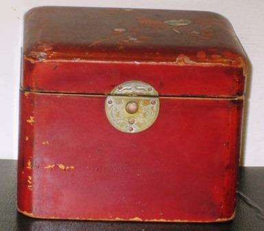 Vintage Chinese tea caddy with inlaid mother of pearl detail