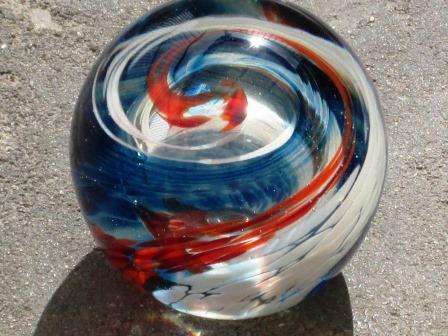 Large lMPORTANT studio glass paperweight signed and dated 1984 by David Reade and Gary Thompson