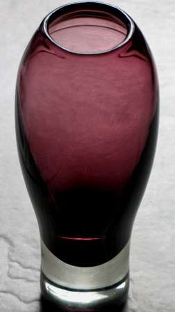 Retro, Riihimaen Lassi Oy cased 'Nimipaiva' series vase designed and signed by Aimio Okkolin, 1960s