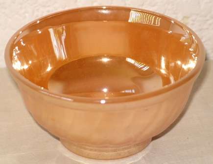 Set of four retro, 1960s lustre milk glass dessert bowls, made in Mexico