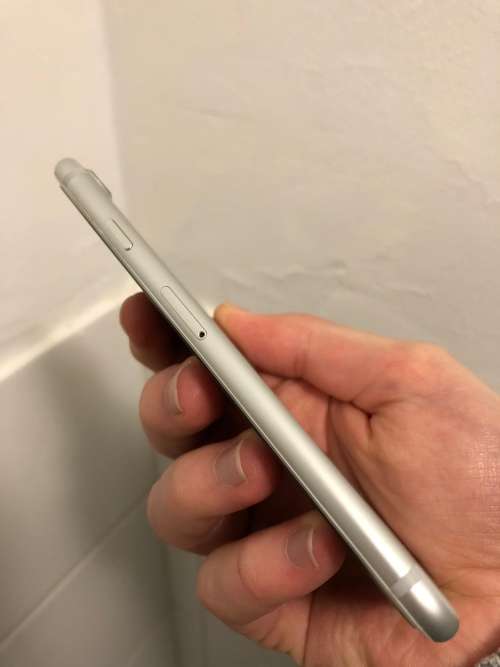 BEST OFFER EVER!!!!! IPHONE 7 32GB SILVER. PERFECT CONDITION. FREE EXPRESS COURIER DELIVERY