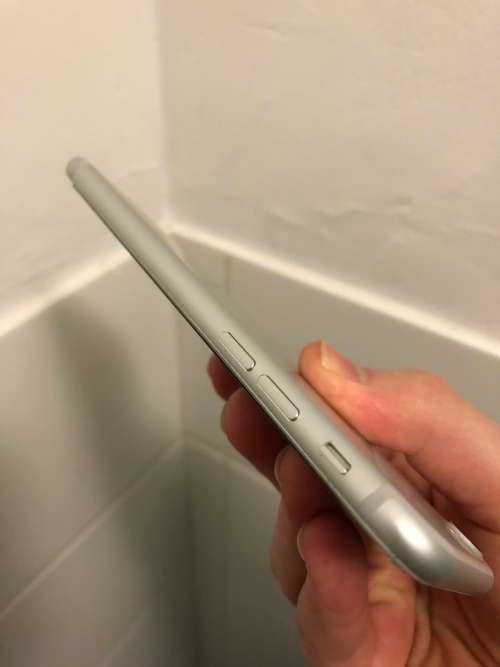 BEST OFFER EVER!!!!! IPHONE 7 32GB SILVER. PERFECT CONDITION. FREE EXPRESS COURIER DELIVERY