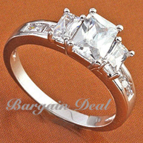 Size R 1/2 !! Stunning 7stone 2.5ct Emerald Cut Engagement Ring clad in 18K White Gold !!