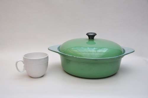 Retro Enamel Cast Iron Dish/Pot with Lid