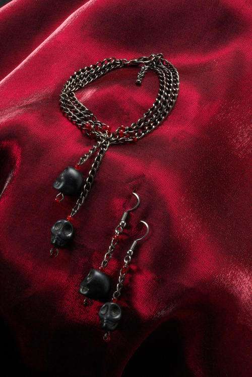 Black Howlite Stone Skulls,Ruby Red Rocaille Beads & Gunmetal Finish Alloy Chain Bracelet & Earrings