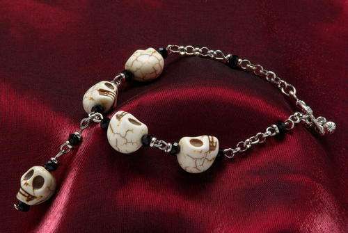 Aged White Howlite Stone Skull and Black Faceted Rondelle Glass bead, Silver Alloy Y Style Bracelet