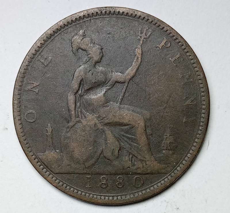 1800 Collection of Great Britian pennies and half pennies -(1880, 1900,1861 + 1913)