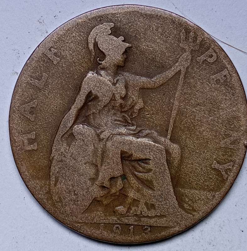 1800 Collection of Great Britian pennies and half pennies -(1880, 1900,1861 + 1913)