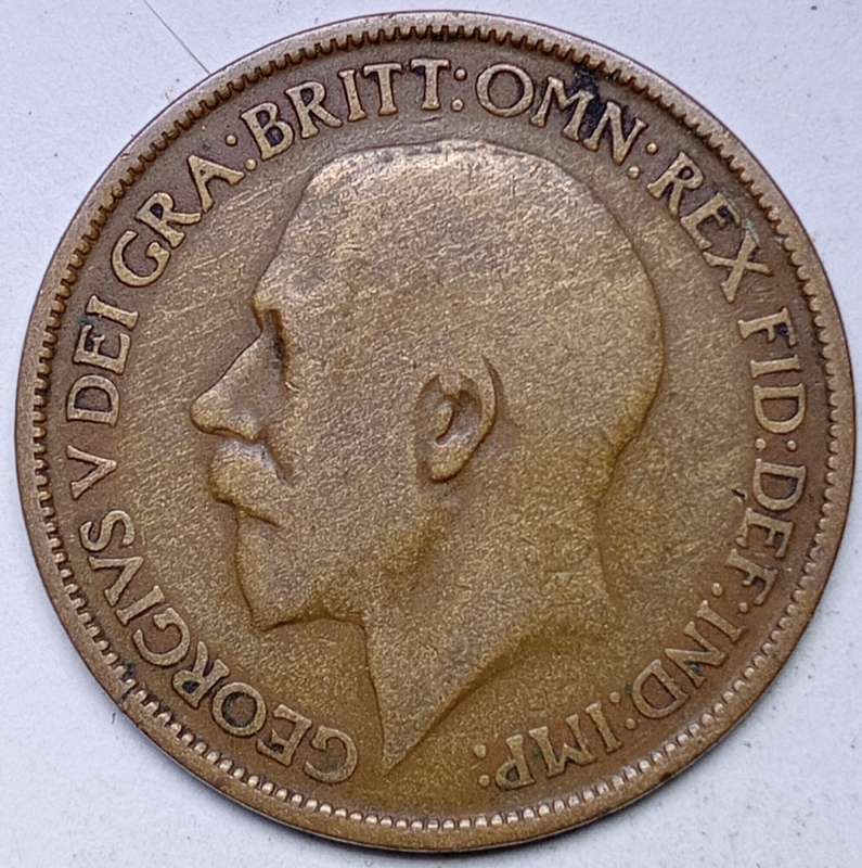 1800 Collection of Great Britian pennies and half pennies -(1880, 1900,1861 + 1913)