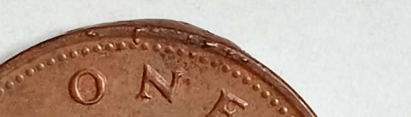 2006 GREAT BRITAIN  1 PENNY / NEW PENCE (with severe errors extra metal eroded)