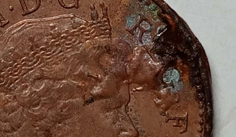 2006 GREAT BRITAIN  1 PENNY / NEW PENCE (with severe errors extra metal eroded)