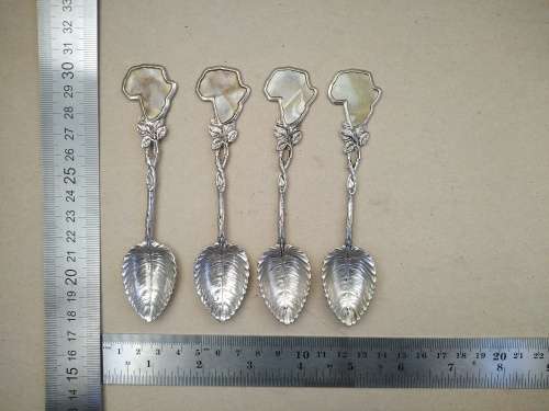 Vintage! Antique Silver Leaf Form With Map Of Africa Spoons