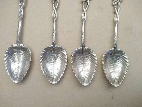 Vintage! Antique Silver Leaf Form With Map Of Africa Spoons