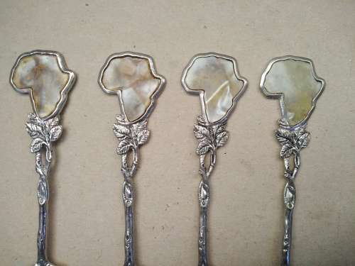 Vintage! Antique Silver Leaf Form With Map Of Africa Spoons