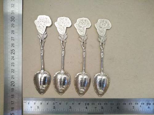 Vintage! Antique Silver Leaf Form With Map Of Africa Spoons