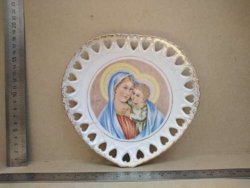 Vintage! Heart-Shaped Plate Heart Cutouts - Mother Mary And Baby Jesus (Repaired)
