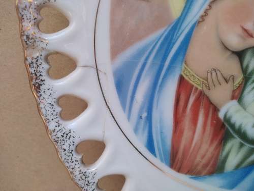 Vintage! Heart-Shaped Plate Heart Cutouts - Mother Mary And Baby Jesus (Repaired)