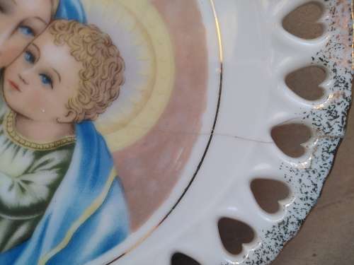Vintage! Heart-Shaped Plate Heart Cutouts - Mother Mary And Baby Jesus (Repaired)