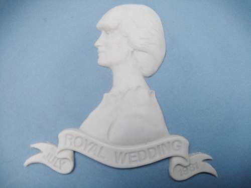 Vintage! Charles And Diana Royal Wedding - 1981 - Pair Of Wedgwood Blue Jasperware Plates (w/stands)