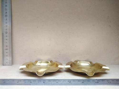 Vintage! Pair Of Brass Stackable Ashtrays With Scalloped Edges