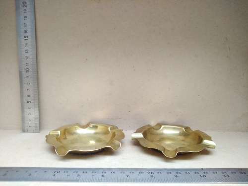 Vintage! Pair Of Brass Stackable Ashtrays With Scalloped Edges