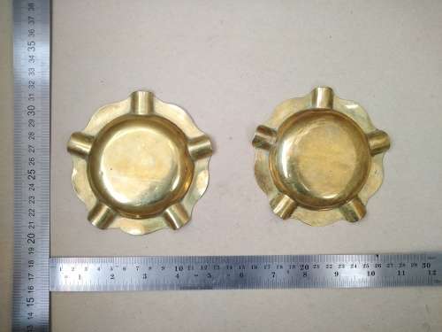 Vintage! Pair Of Brass Stackable Ashtrays With Scalloped Edges
