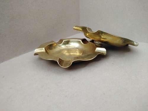Vintage! Pair Of Brass Stackable Ashtrays With Scalloped Edges