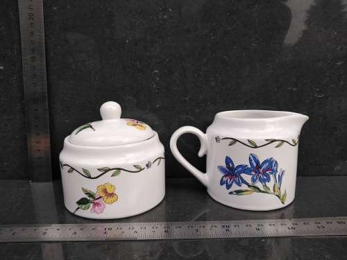 Vintage! Thailand - International China Company - Stoneware - Creamer And Sugar Bowl