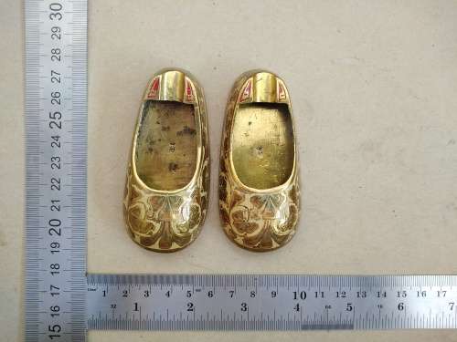 Vintage! Pair Of Etched Enamaled Brass Slipper Ashtrays Made In India