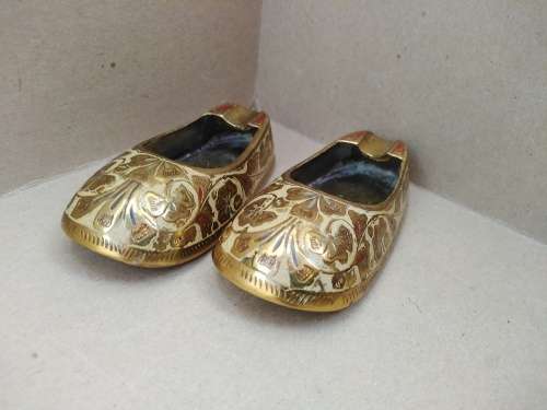 Vintage! Pair Of Etched Enamaled Brass Slipper Ashtrays Made In India