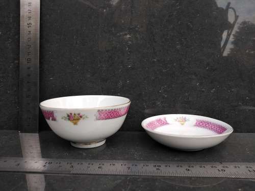 China - Porcelain - Pink Floral Pattern And Gold Gilding - Set Of 4 Rice Bowls And 3 Saucers