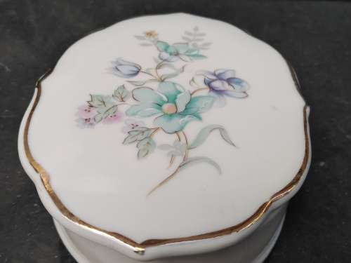 Vintage! Porcelain - Floral With Gold Gilded Edge - Trinket Box