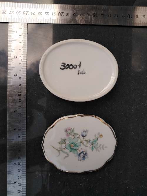 Vintage! Porcelain - Floral With Gold Gilded Edge - Trinket Box