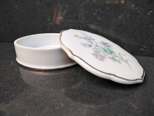 Vintage! Porcelain - Floral With Gold Gilded Edge - Trinket Box