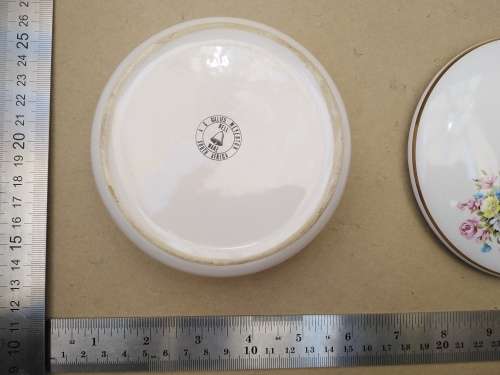 Vintage! A.G. Gillies - Bell Ware - South African Porcelain - Powder / Trinket Box