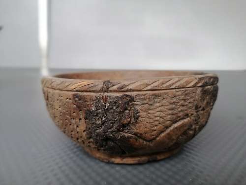 Africana! Hand Carved - Small - Interlocking Tripod Stand With Leaf Pattern Bowl